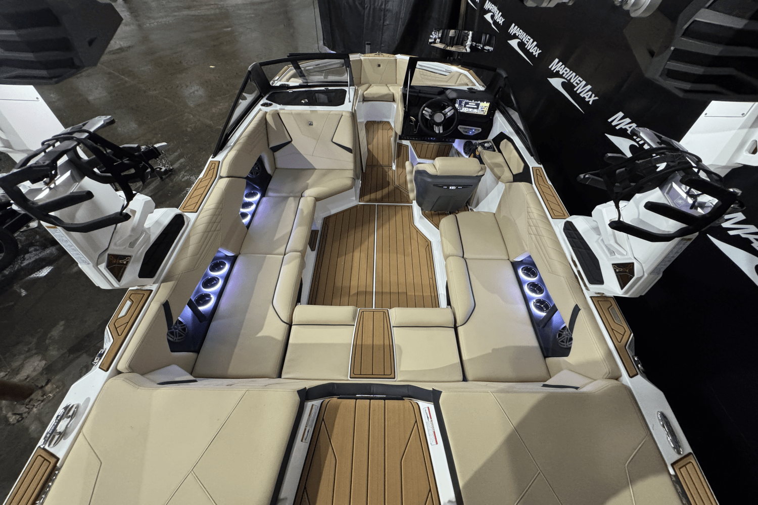 Slide: The Image of Nautique Super Air Nautique S21 2025 - 12