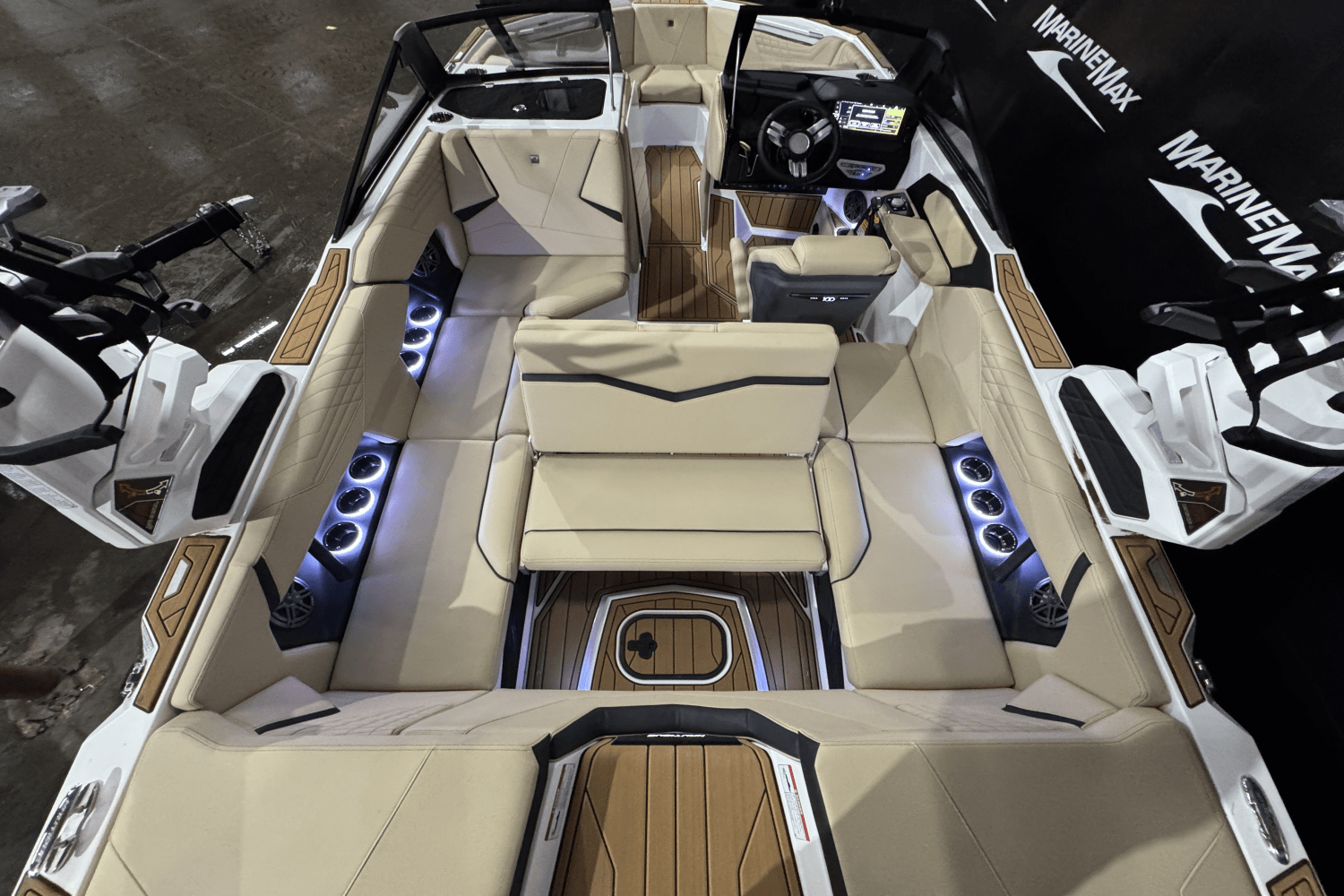 Slide: The Image of Nautique Super Air Nautique S21 2025 - 14