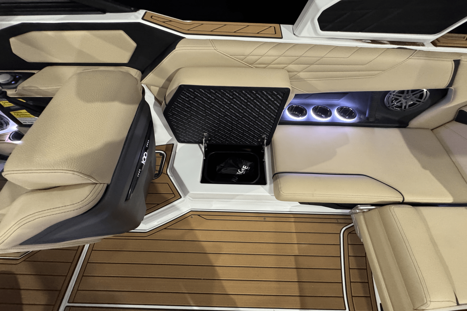 Slide: The Image of Nautique Super Air Nautique S21 2025 - 19