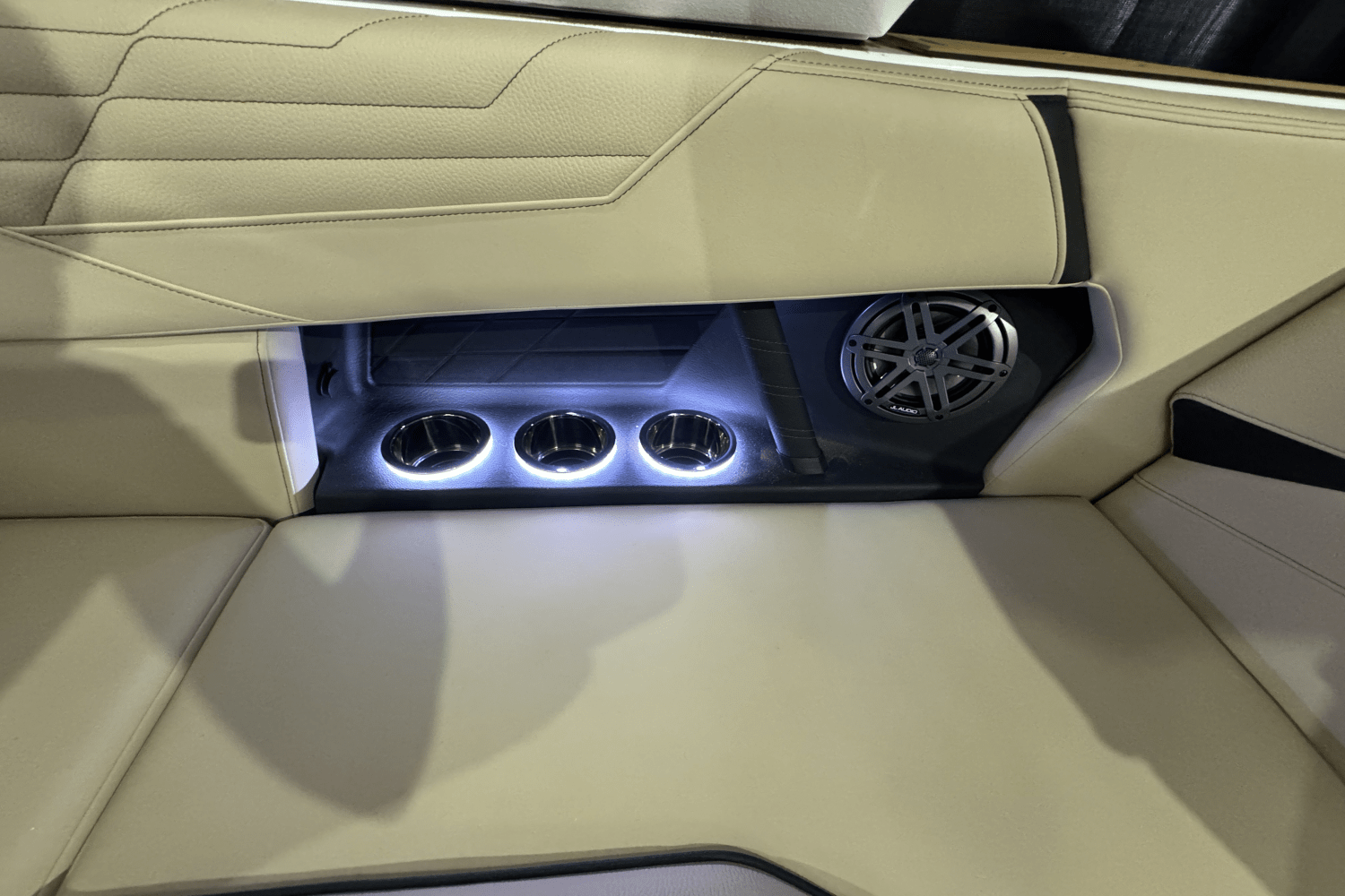 Slide: The Image of Nautique Super Air Nautique S21 2025 - 20