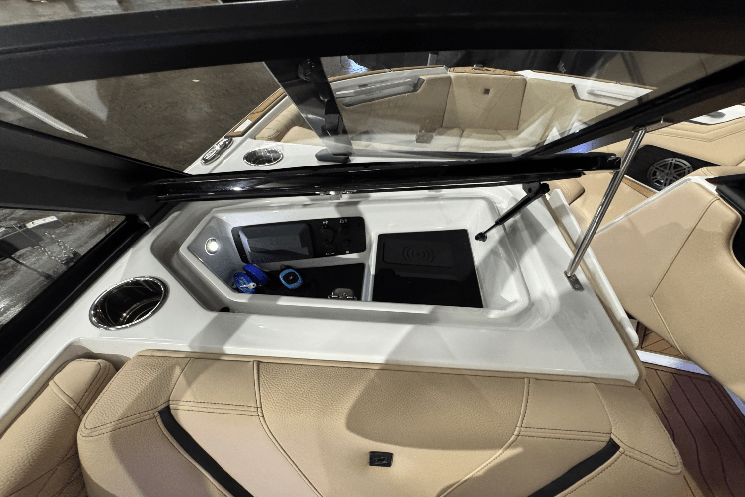 Slide: The Image of Nautique Super Air Nautique S21 2025 - 28