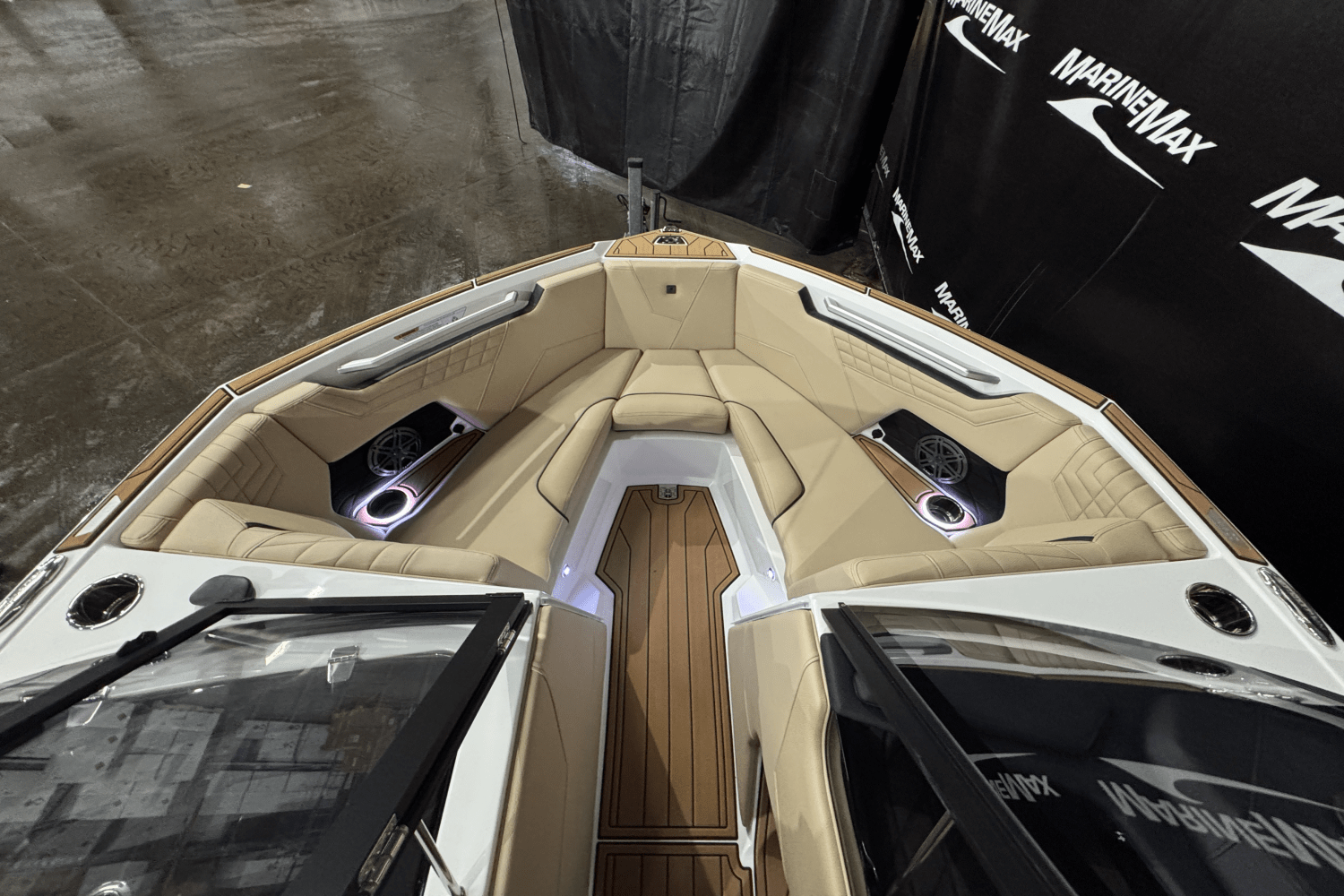 Slide: The Image of Nautique Super Air Nautique S21 2025 - 38