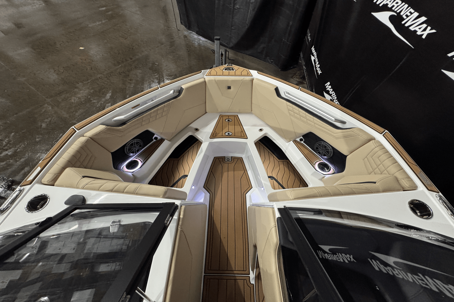 Slide: The Image of Nautique Super Air Nautique S21 2025 - 39