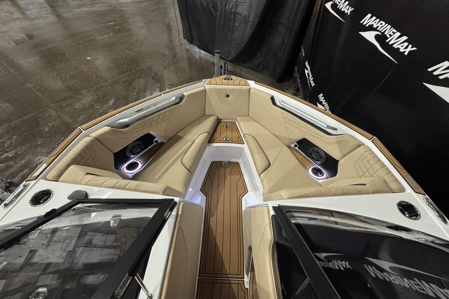 Slide: The Image of Nautique Super Air Nautique S21 2025 - 40