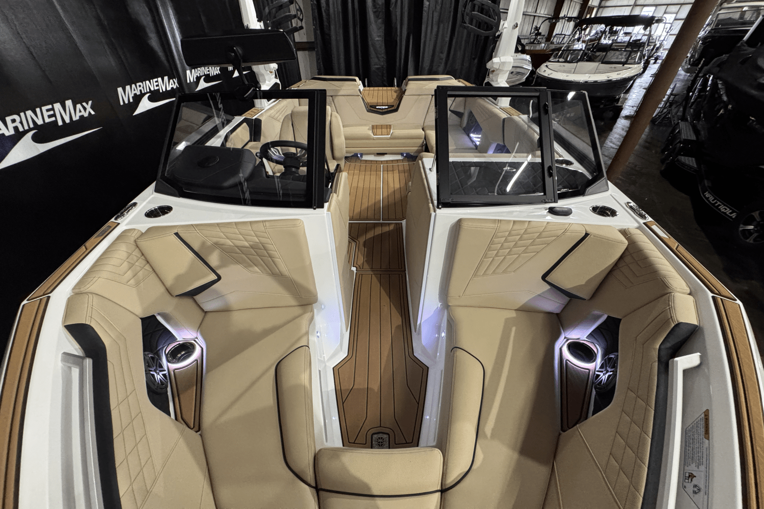 Slide: The Image of Nautique Super Air Nautique S21 2025 - 42