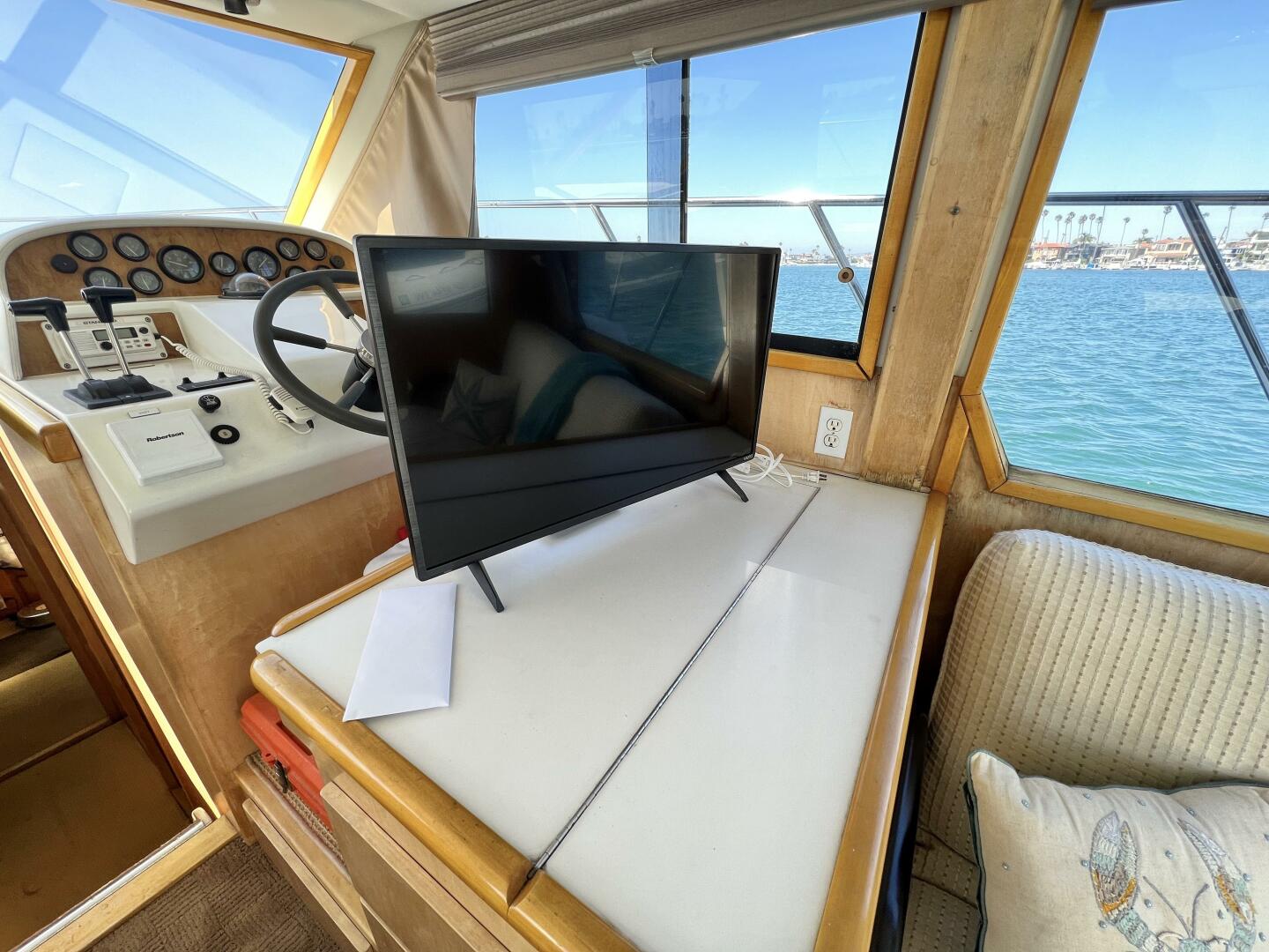 Slide: The Image of 1994 Navigator 43 Flybridge - FANTASEA - 3870546