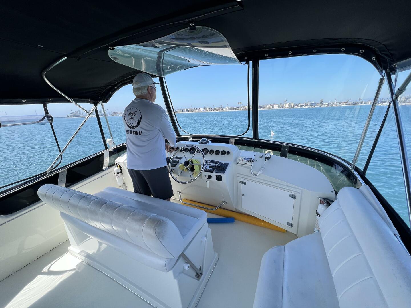 Slide: The Image of 1994 Navigator 43 Flybridge - FANTASEA - 3870577