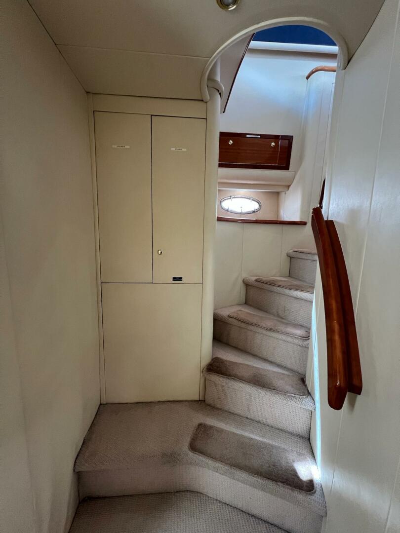 Slide: The Image of 2001 Neptunus 56 Flybridge- Companionway - 5226571