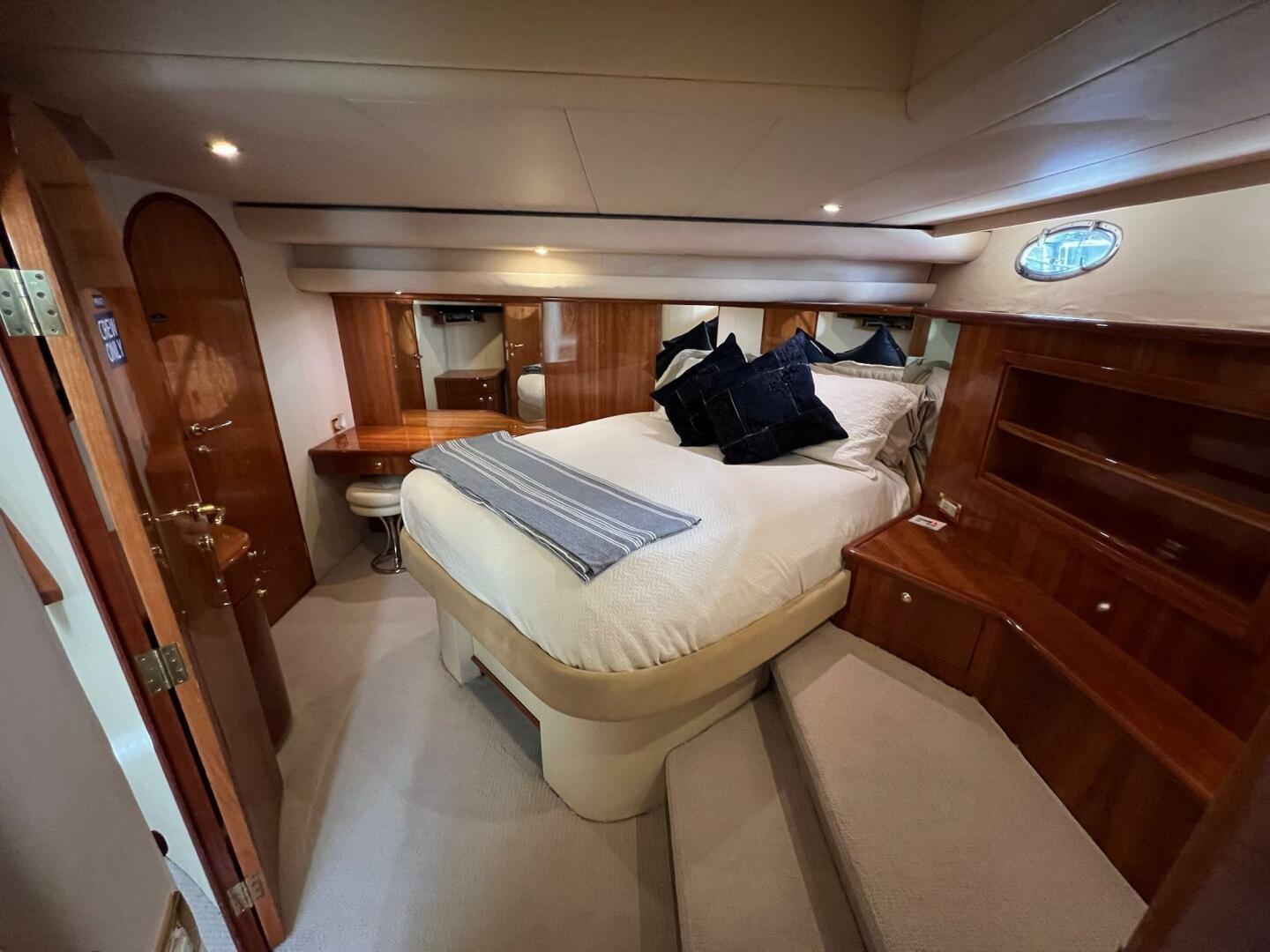Slide: The Image of 2001 Neptunus 56 Flybridge- MSTR Stateroom - 5226570