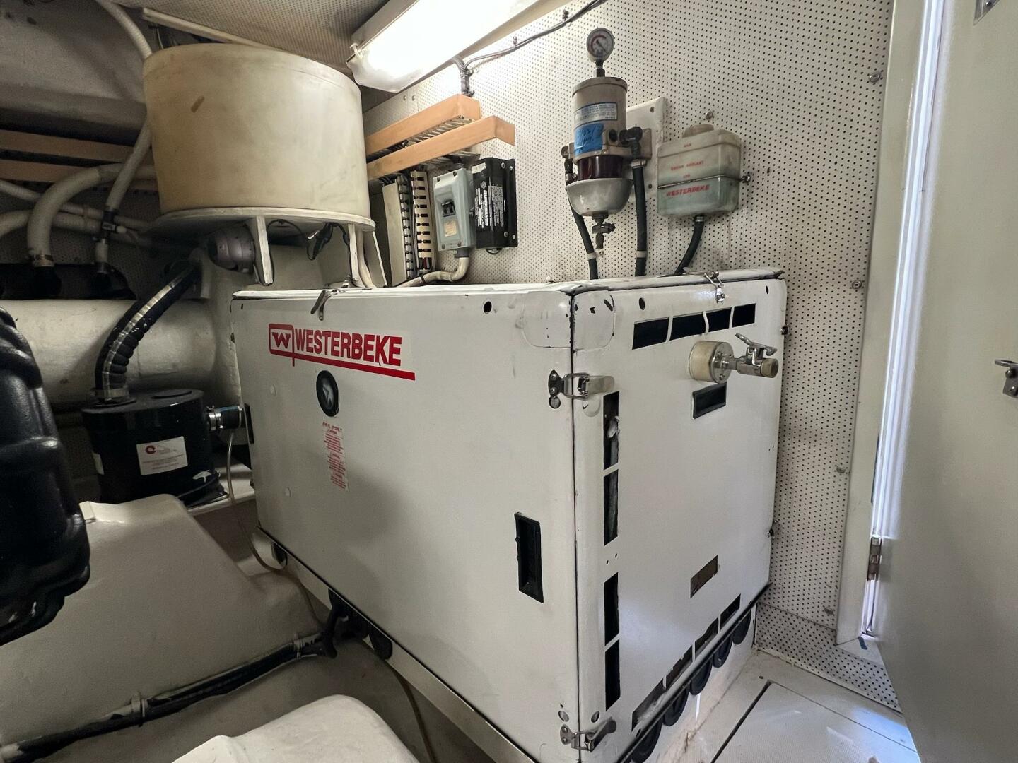 Slide: The Image of 2001 Neptunus 56 Flybridge- Engine Room - 5226556