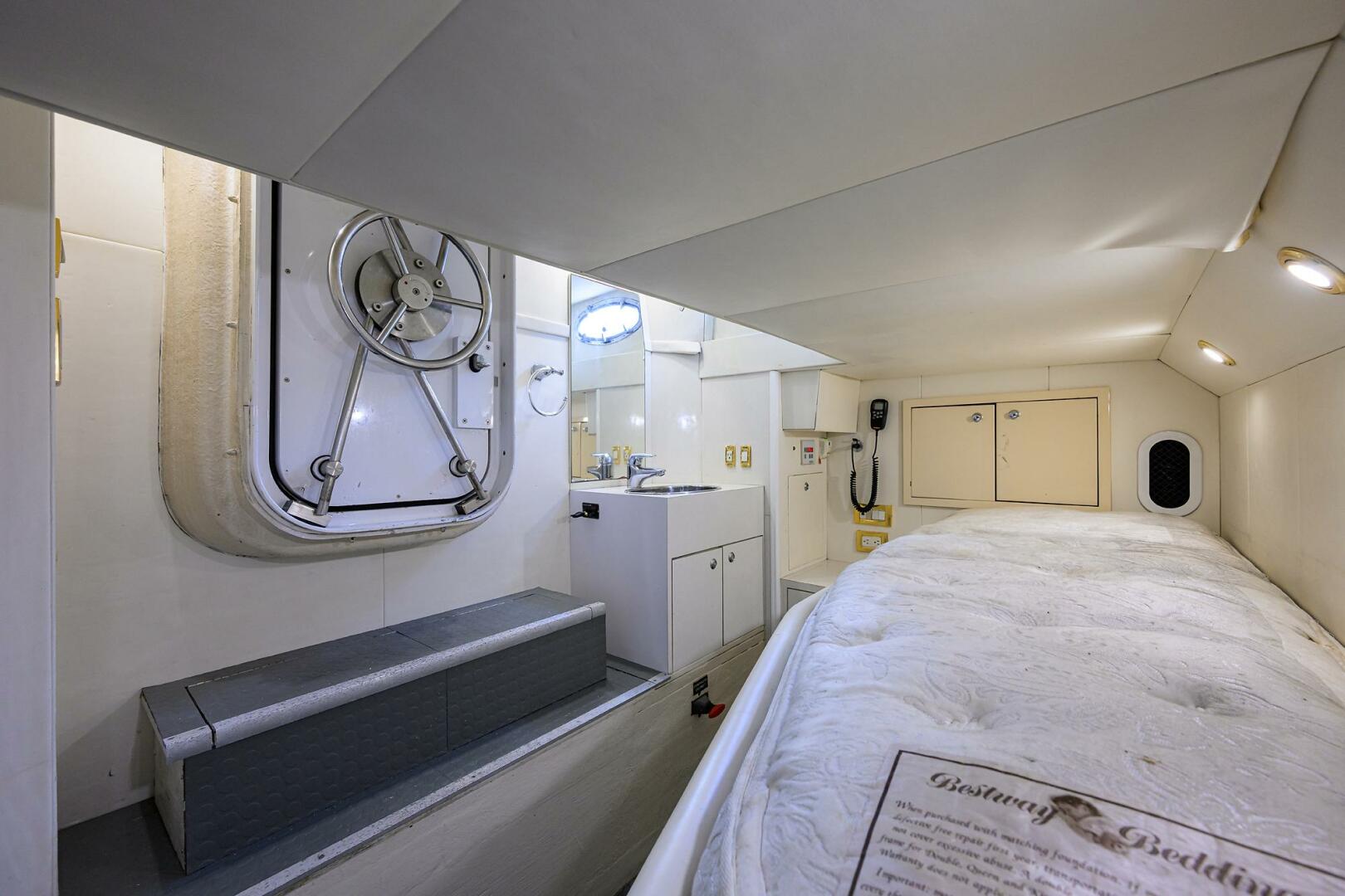 Slide: The Image of Crew Quarters - 5125251