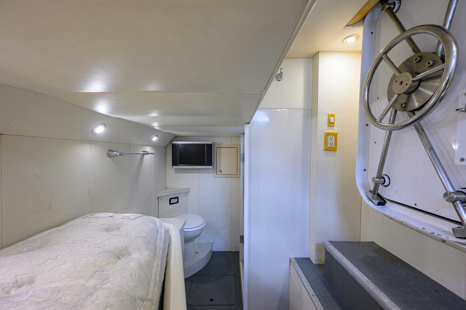 Slide: The Image of Crew Quarters - 5125252