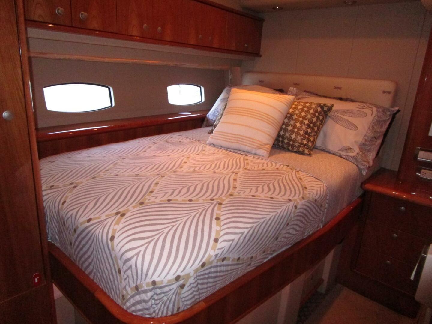 Slide: The Image of Stbd. Guest Cabin Looking Aft   - 5391470