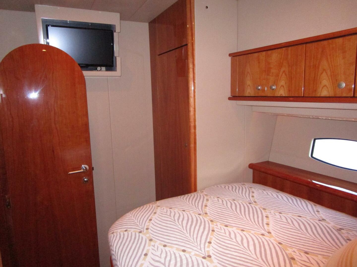 Slide: The Image of Stbd. Guest Cabin Looking Forward   - 5391471
