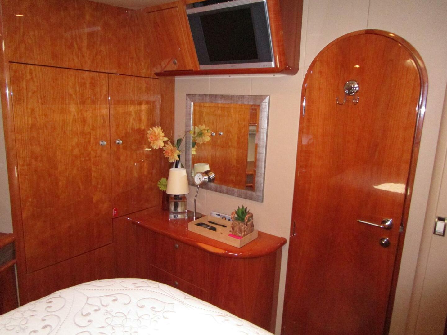 Slide: The Image of Forward VIP Looking Aft   - 5391475
