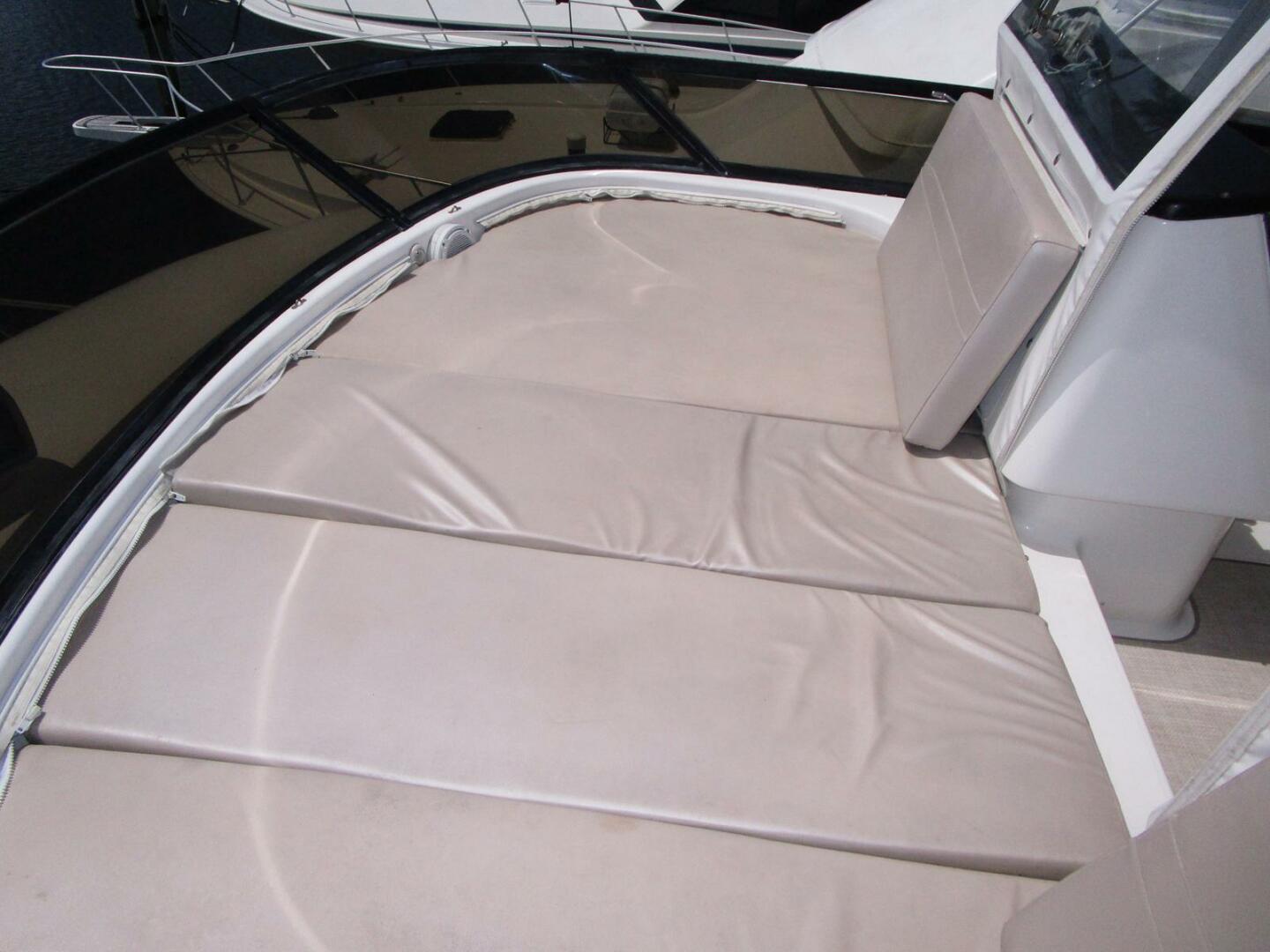 Slide: The Image of Flybridge Forward Sun Lounge   - 5391490
