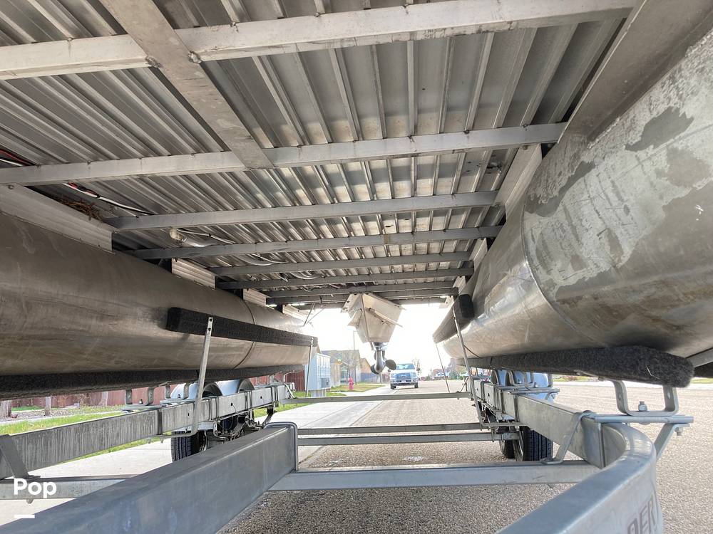 Slide: The Image of Aluminum Deck - 13992640