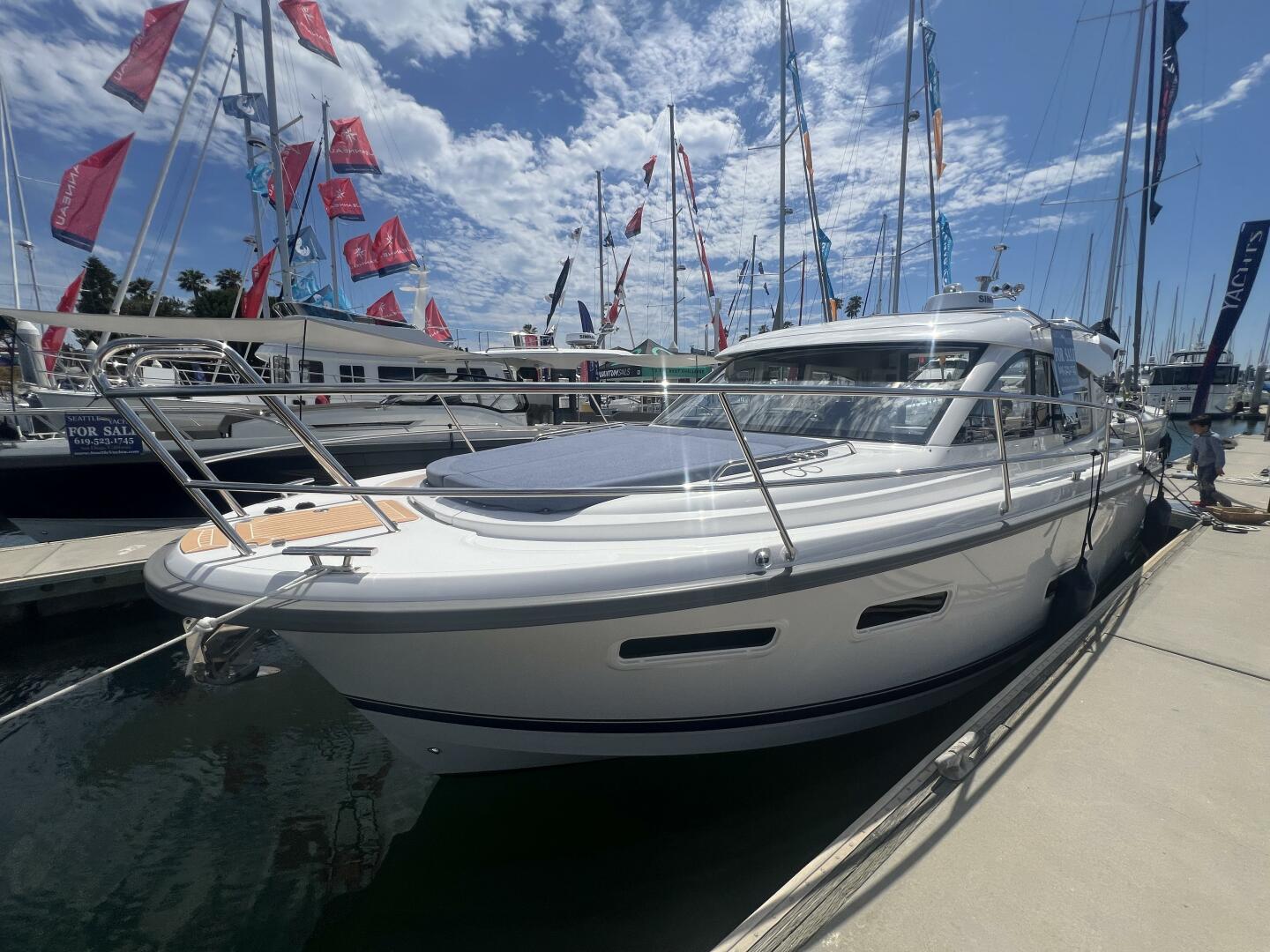 Slide: The Image of Nimbus 305 Coupe 2024 - 4465124