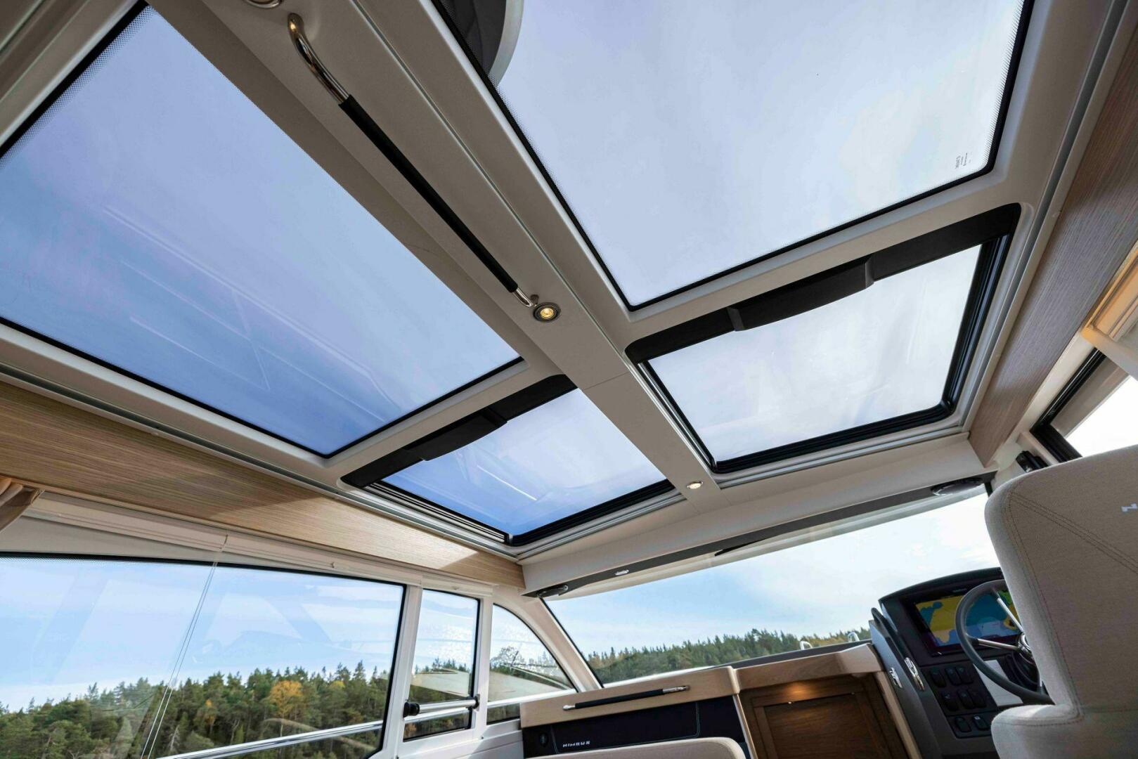 Slide: The Image of Nimbus 365 Coupe 2025 - 4920680