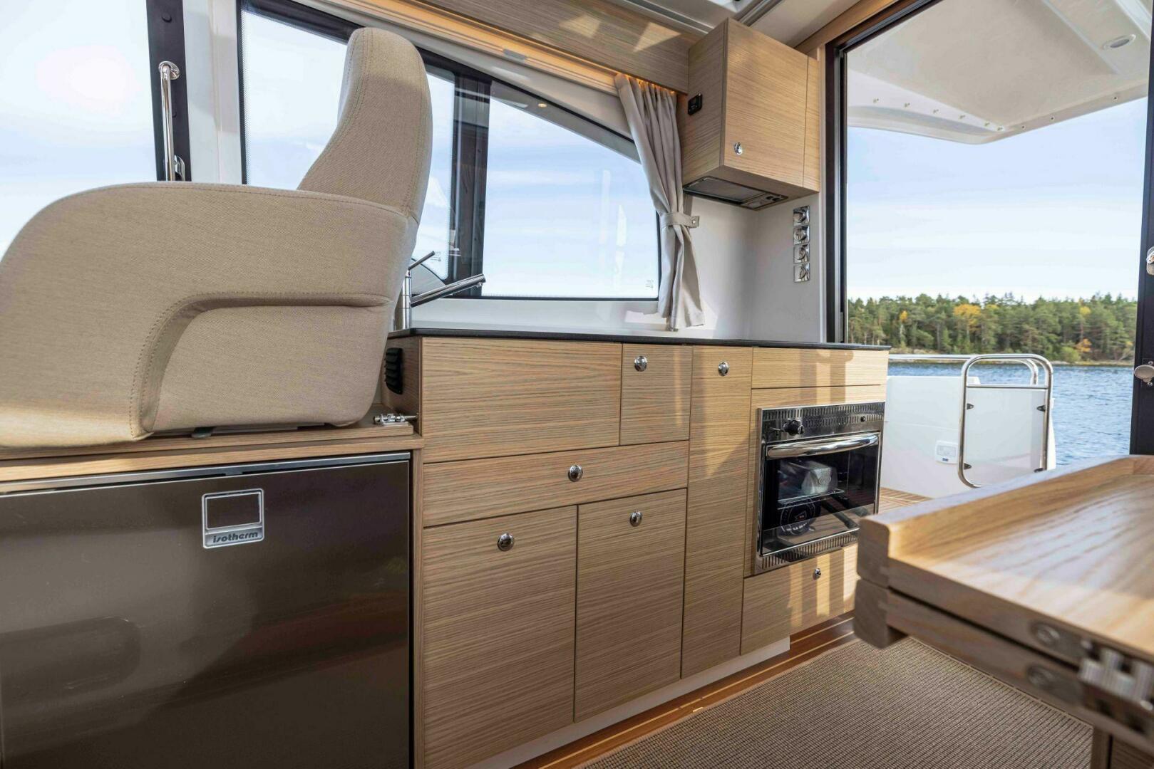 Slide: The Image of Nimbus 365 Coupe 2025 - 4920678