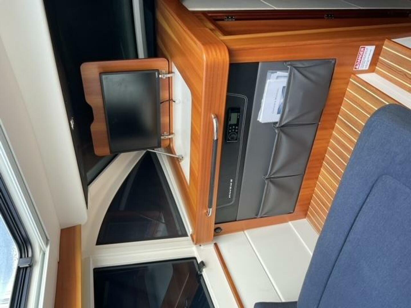 Slide: The Image of Nimbus 405 Coupe 2022 - 22