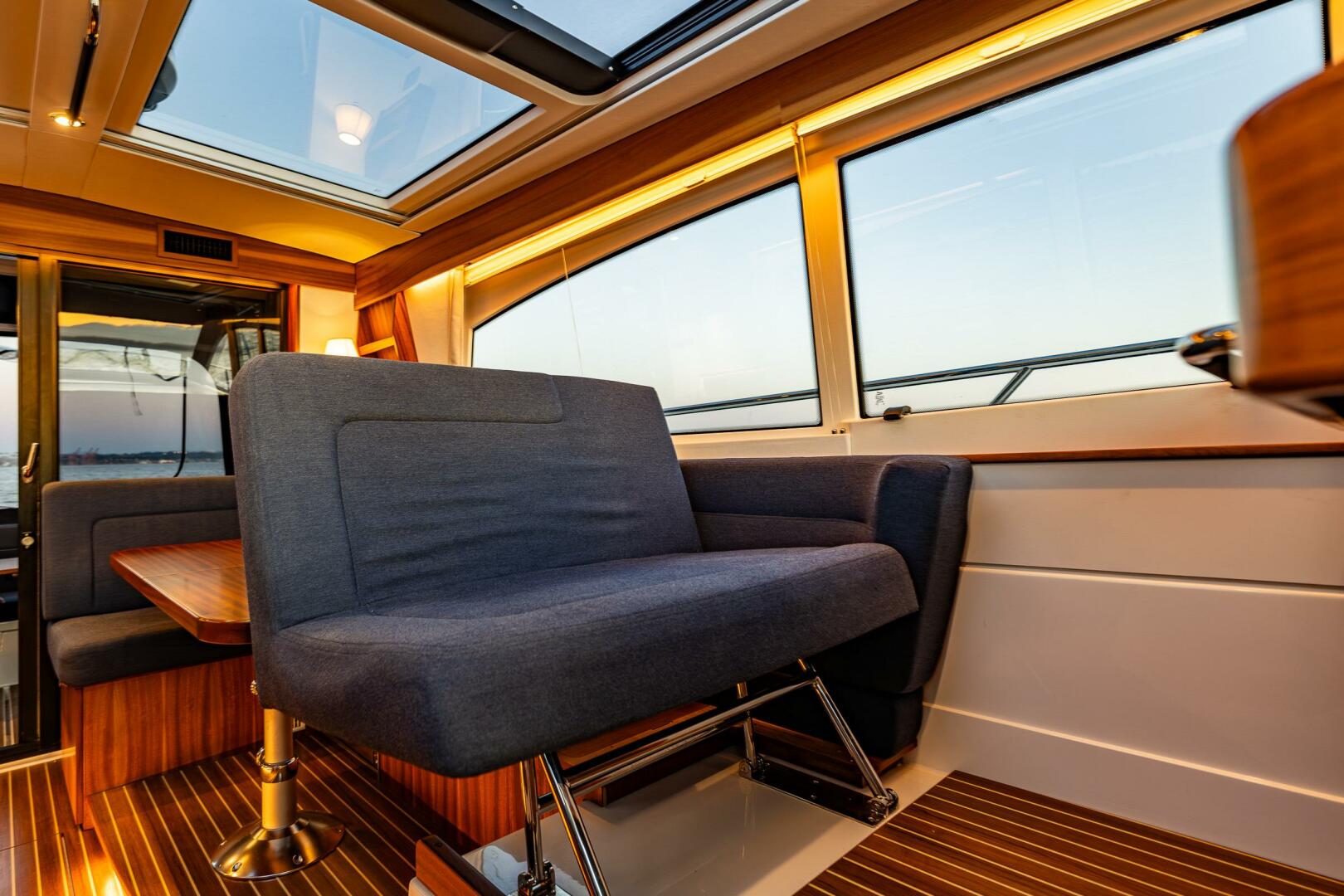 Slide: The Image of Nimbus 405 Coupe 2022 - 5395077