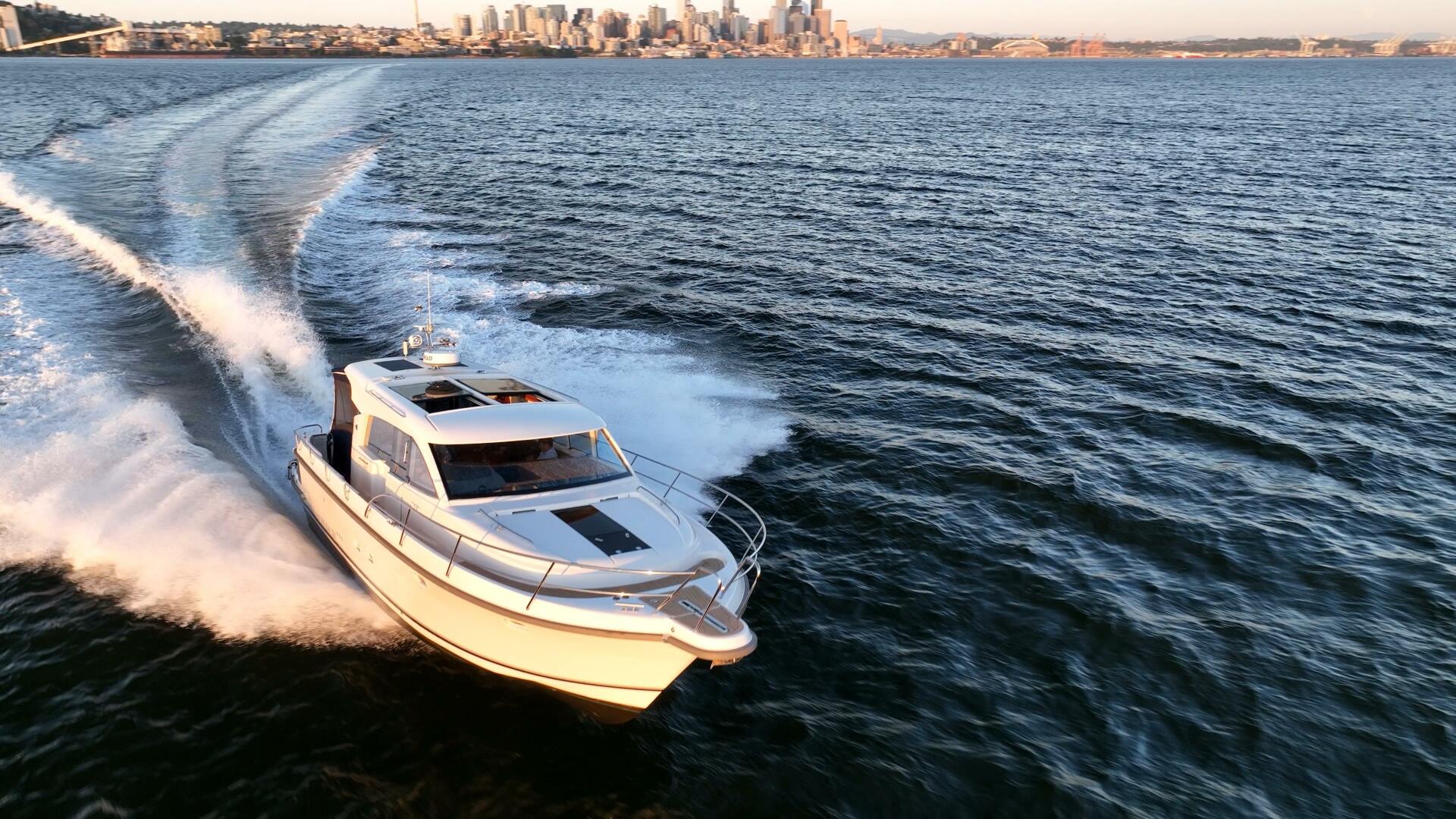 Slide: The Image of Nimbus 405 Coupe 2022 - 5395099