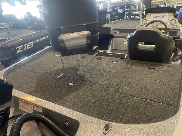 Slide: The Image of 2024 Nitro Z19 Pro boat interior with seating and dashboard view. - 7