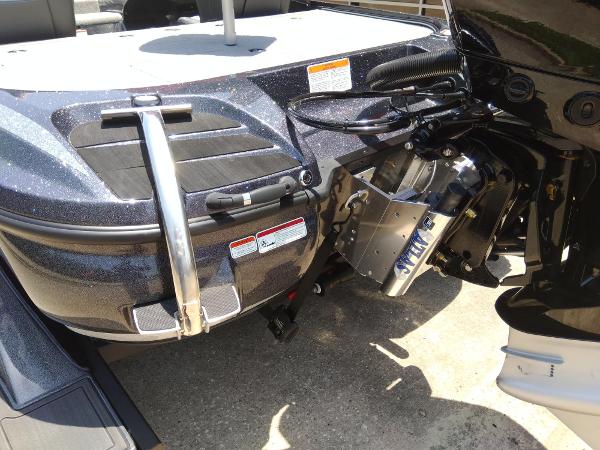Slide: The Image of 2023 Nitro Z20 Pro boat stern with motor and ladder. - 8