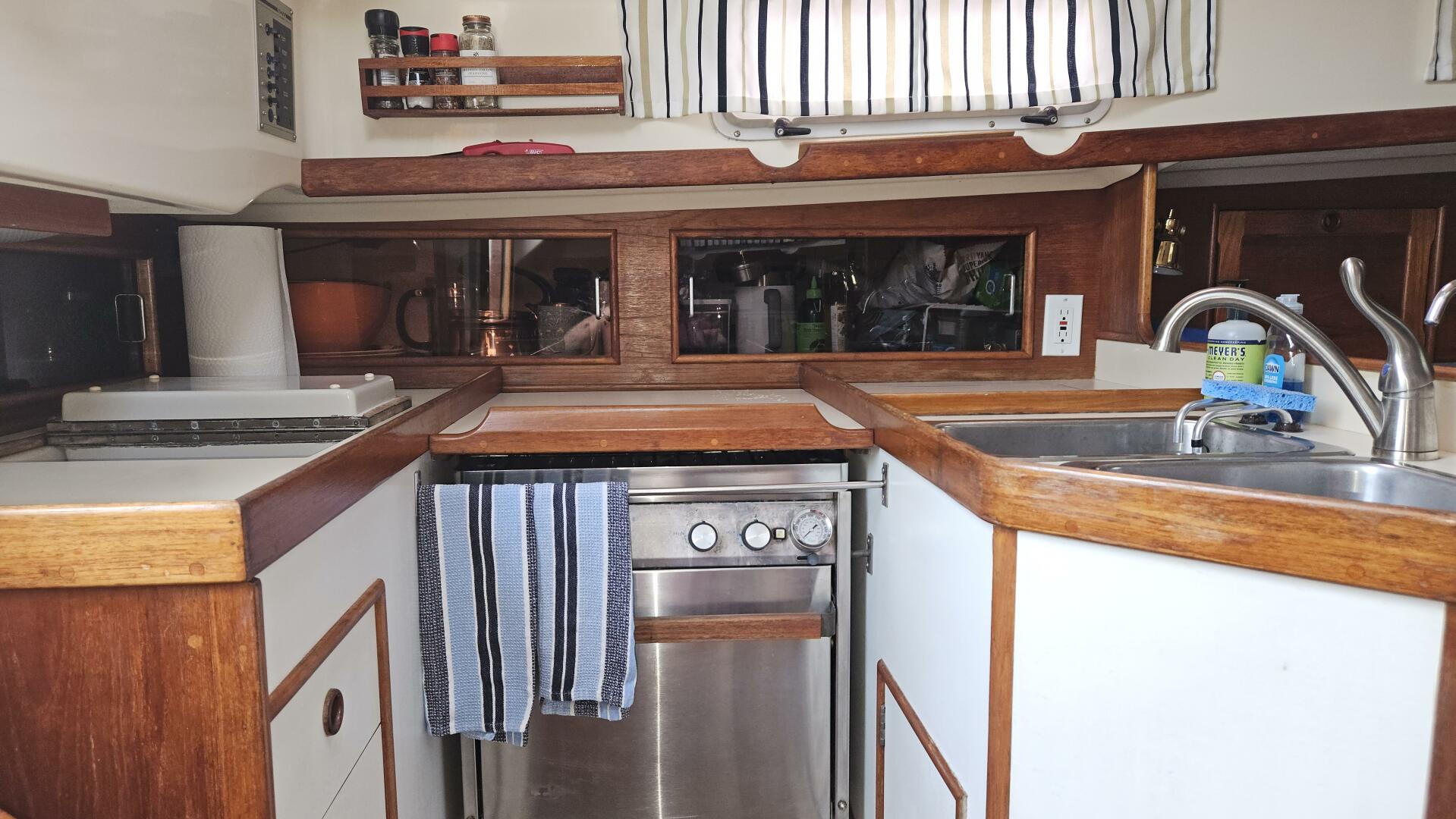 Slide: The Image of Nonsuch Auxiliary Sail 1988 - 4596622