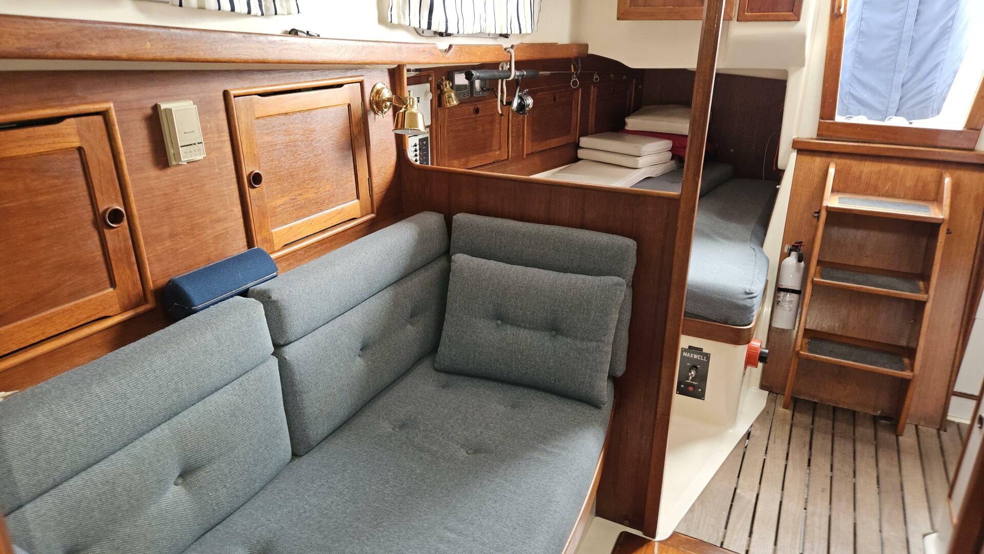 Slide: The Image of Nonsuch Auxiliary Sail 1988 - 4596610