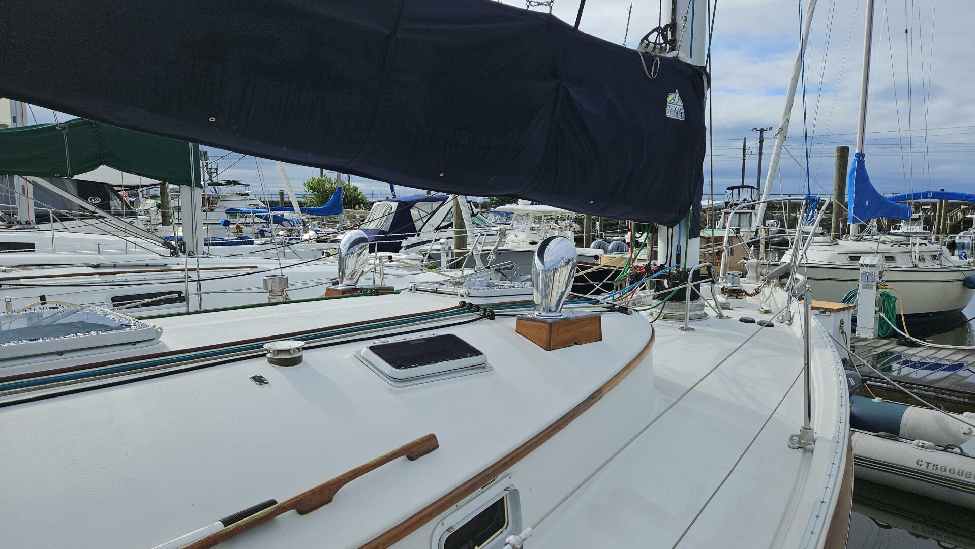 Slide: The Image of Nonsuch Auxiliary Sail 1988 - 4596589