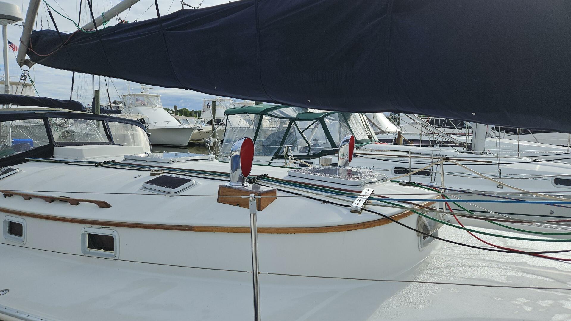 Slide: The Image of Nonsuch Auxiliary Sail 1988 - 4596577