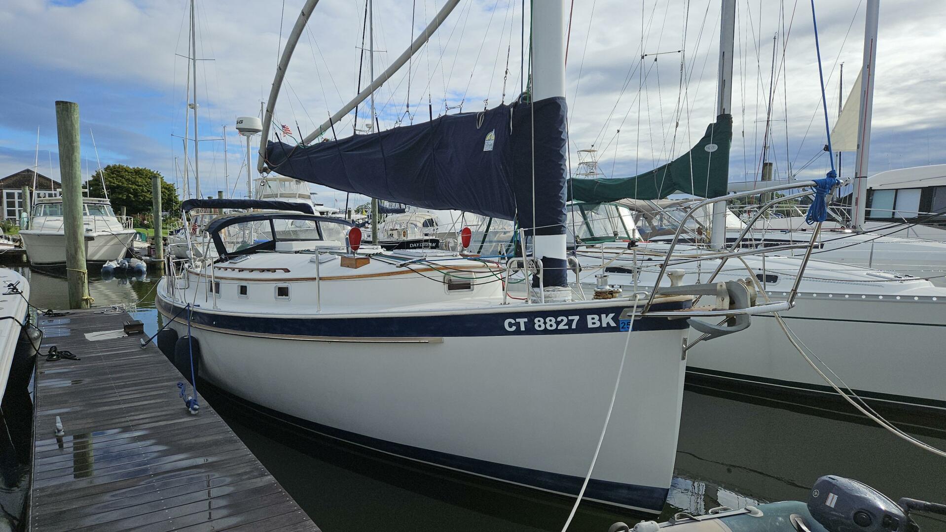 Slide: The Image of Nonsuch Auxiliary Sail 1988 - 4596573
