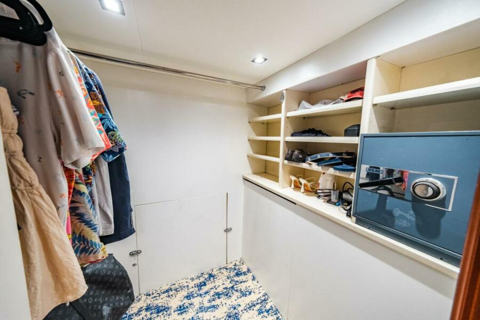 Slide: The Image of Walk In Locker   - 4935355