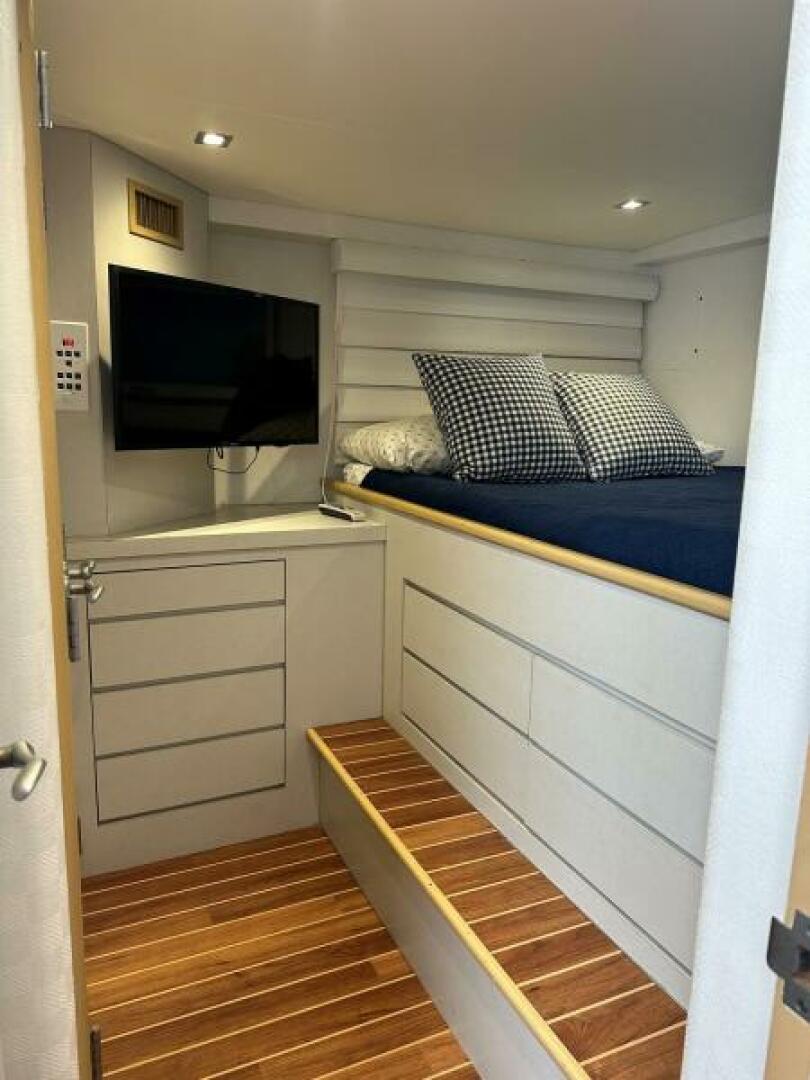 Slide: The Image of Crew Quarters - 4935388