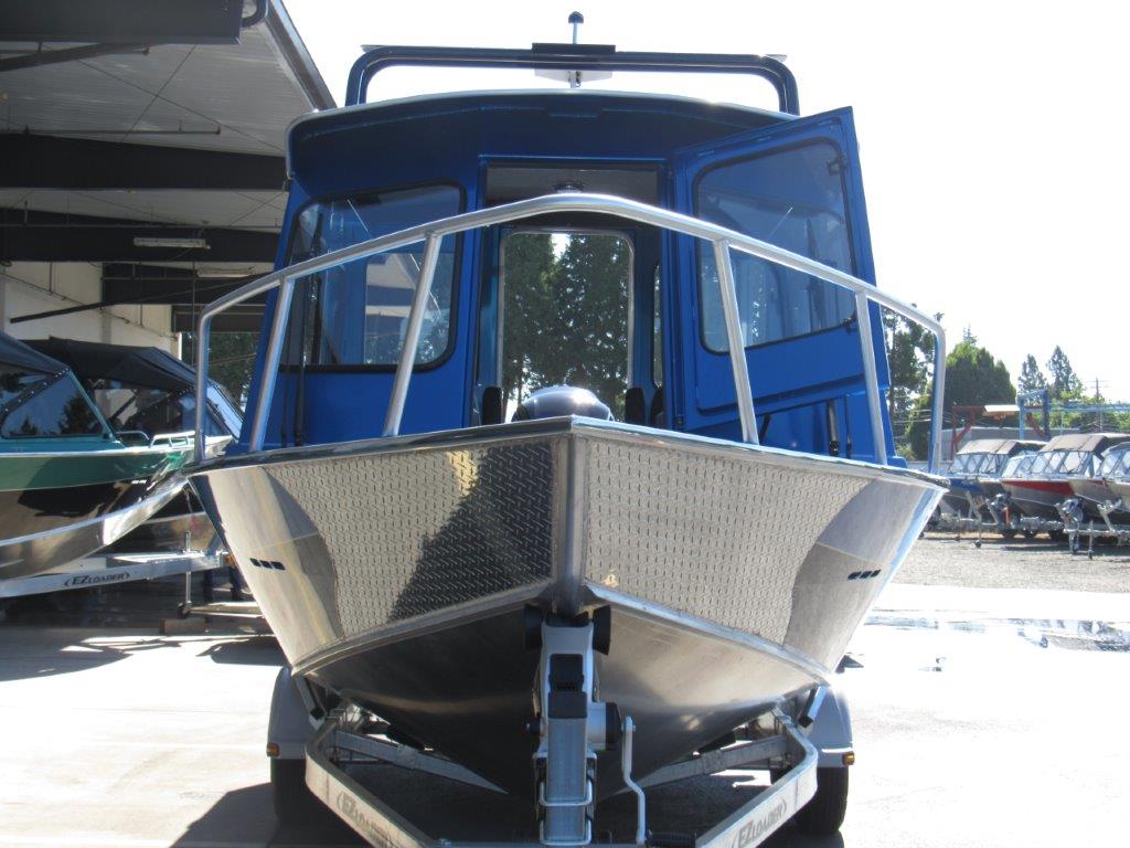 Slide: The Image of 2025 North River 23 Seahawk HT boat on trailer in a showroom. - 8