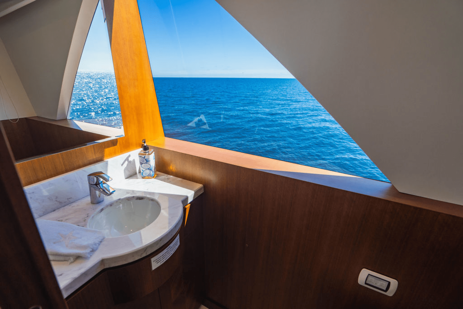 Slide: The Image of Ocean Alexander 100 2018 - 19