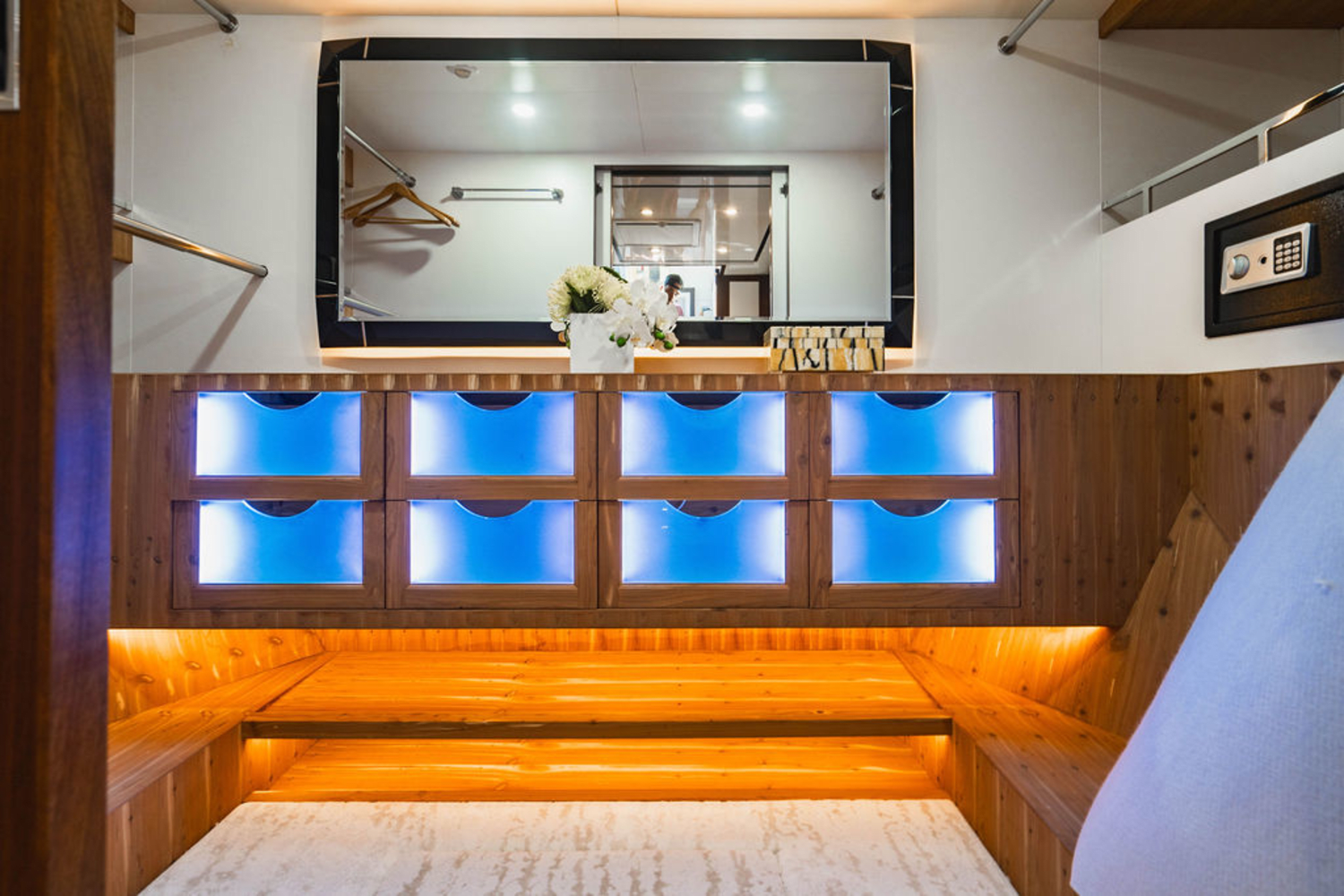 Slide: The Image of Ocean Alexander 100 2018 - 35