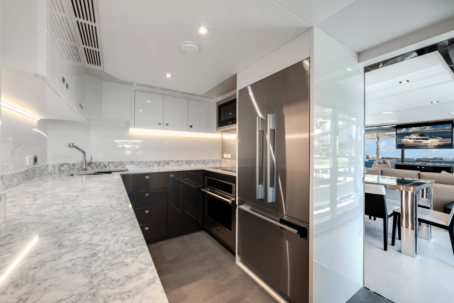 Slide: The Image of Ocean Alexander 28 Explorer 2023 - 15