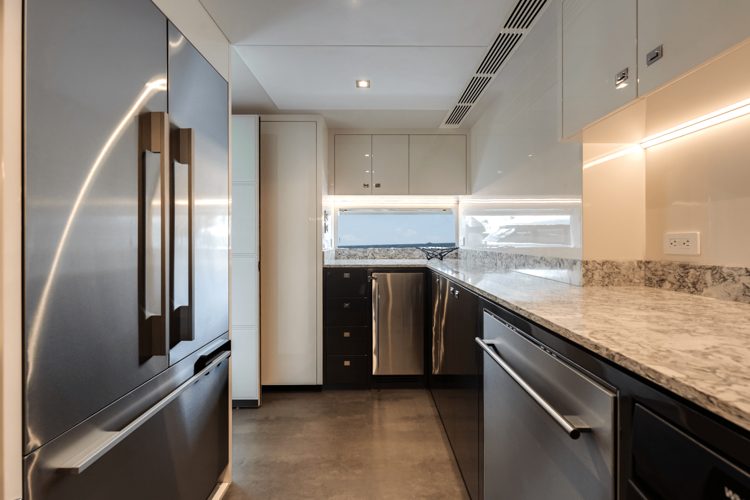 Slide: The Image of Ocean Alexander 28 Explorer 2023 - 17