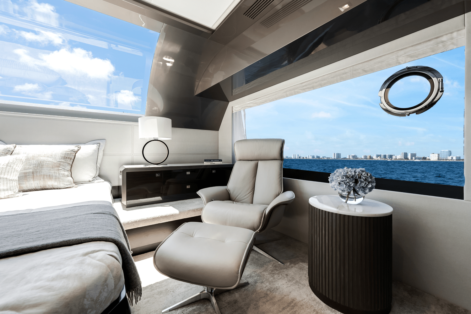 Slide: The Image of Ocean Alexander 28 Explorer 2023 - 20