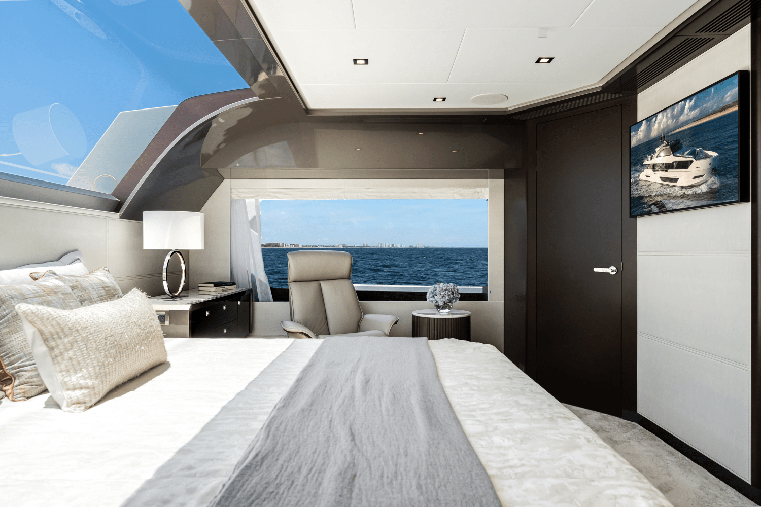 Slide: The Image of Ocean Alexander 28 Explorer 2023 - 23