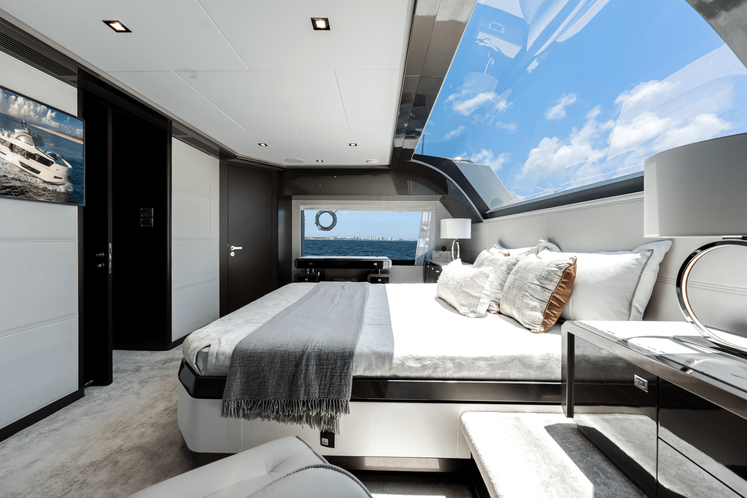 Slide: The Image of Ocean Alexander 28 Explorer 2023 - 24