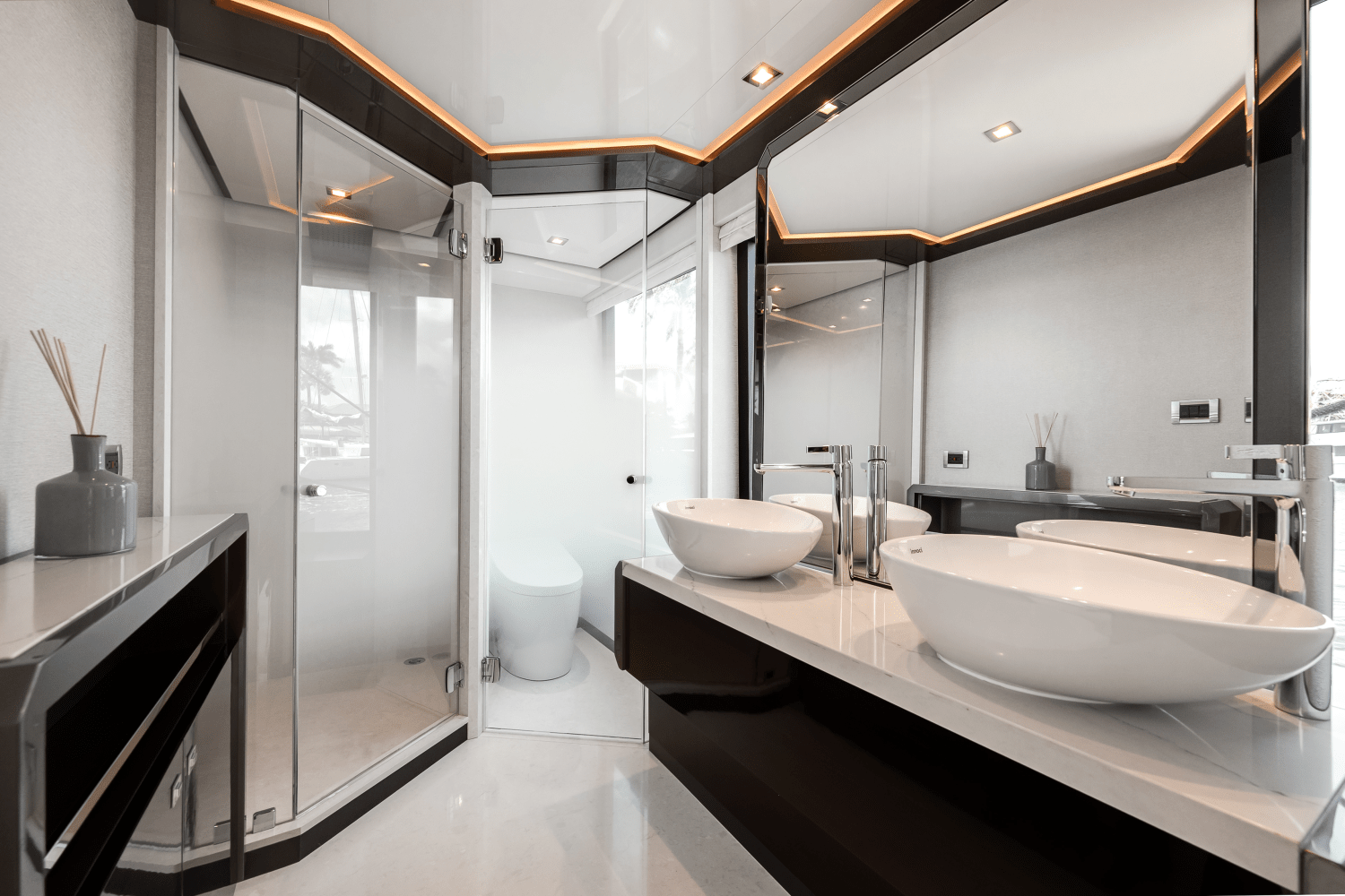 Slide: The Image of Ocean Alexander 28 Explorer 2023 - 25