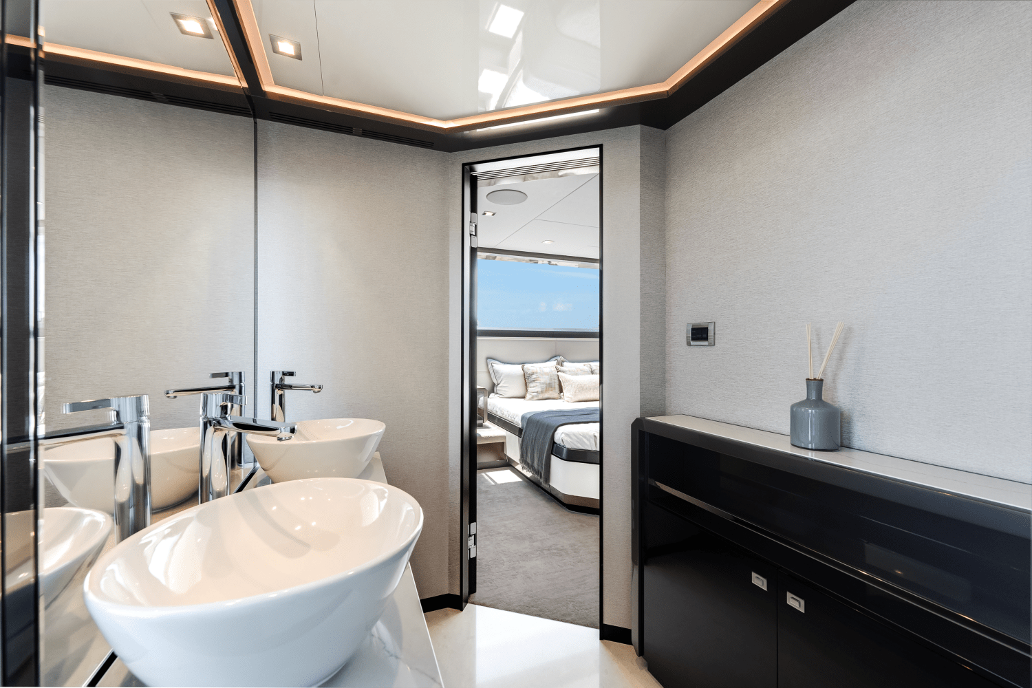 Slide: The Image of Ocean Alexander 28 Explorer 2023 - 26