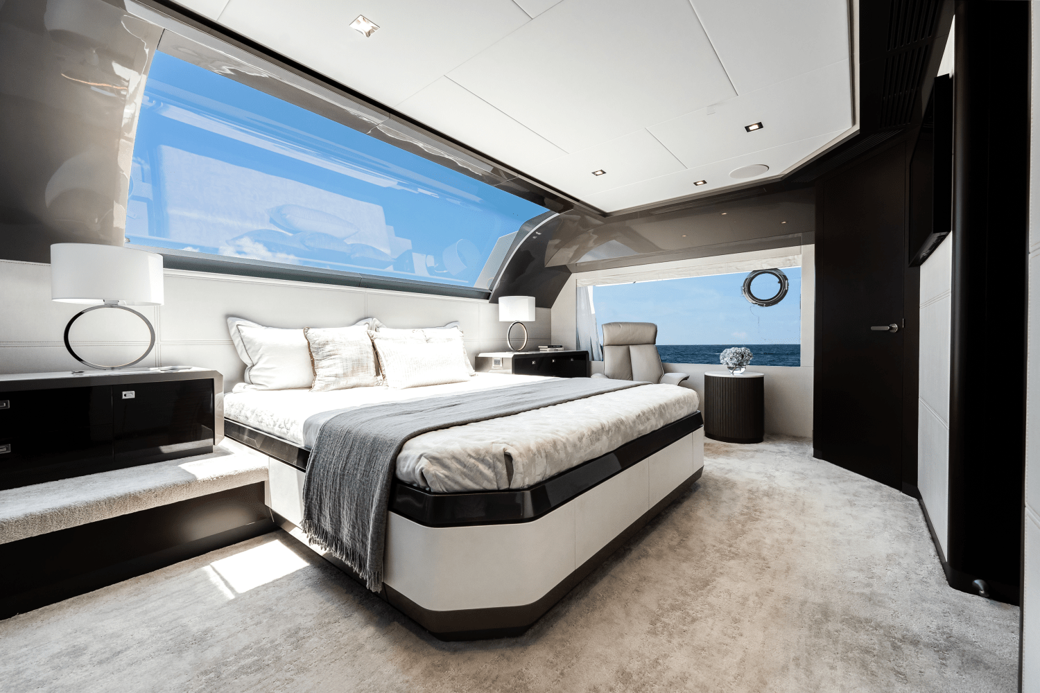 Slide: The Image of Ocean Alexander 28 Explorer 2023 - 27