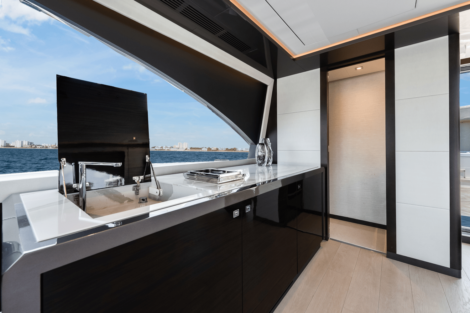 Slide: The Image of Ocean Alexander 28 Explorer 2023 - 32