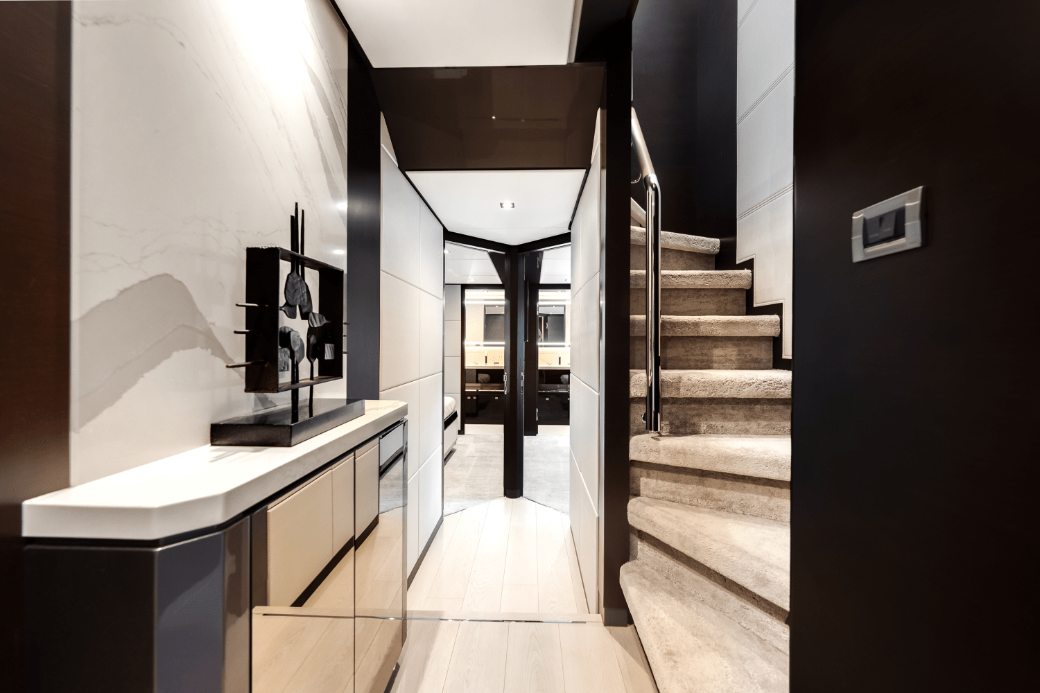 Slide: The Image of Ocean Alexander 28 Explorer 2023 - 42