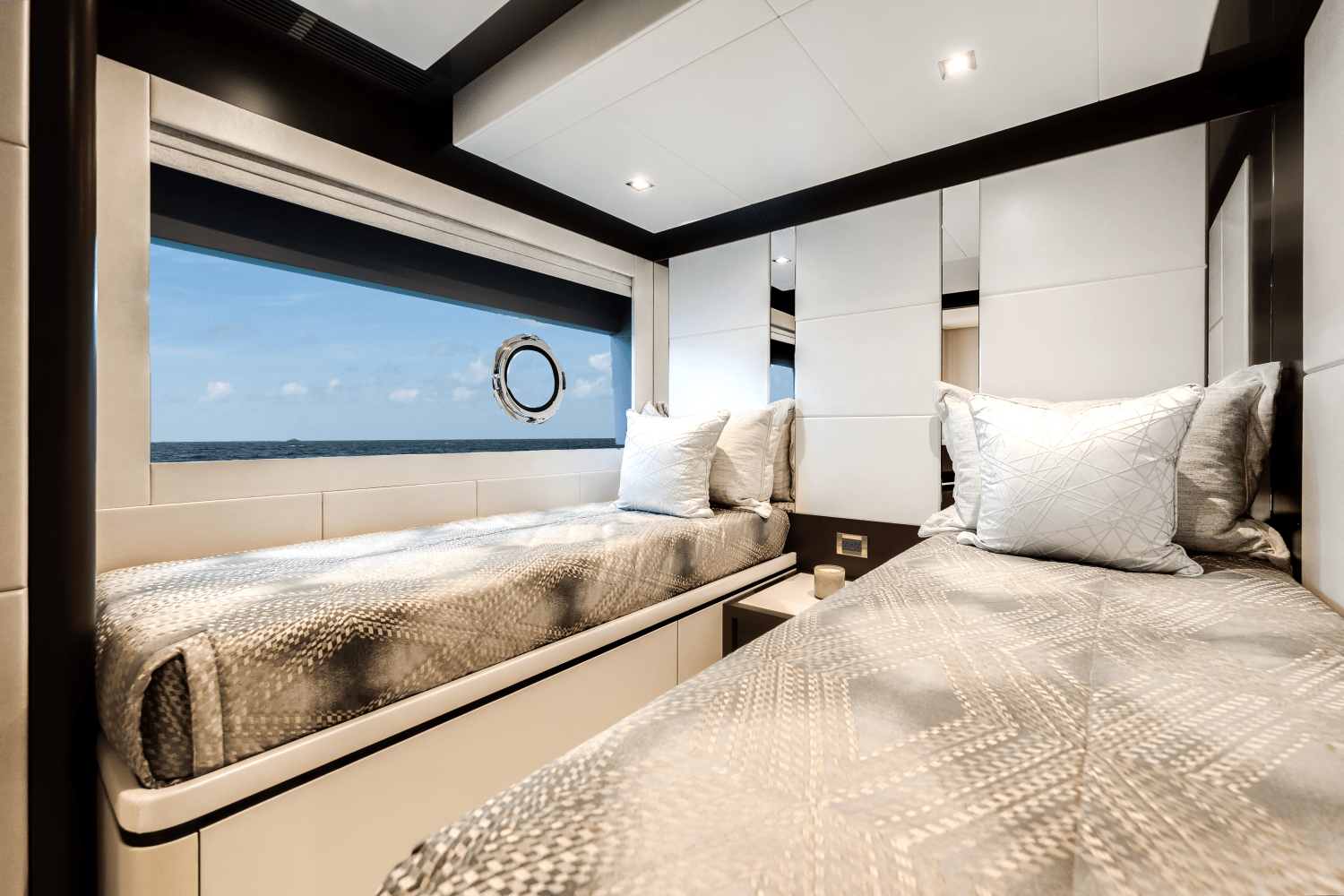 Slide: The Image of Ocean Alexander 28 Explorer 2023 - 43